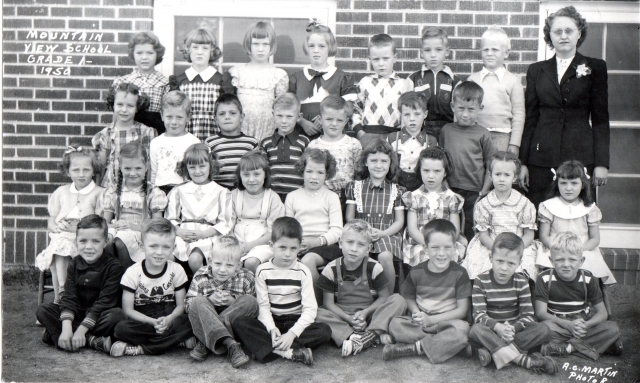 1950 - Mountain View School Grade 1. Front row, left to right: Dick McCracken, Unknown, Unknown, Unknown, Unknown, Unknown, Unknown, Unknown. Second row, left to right: Elaine Odor, Unknown, Unknown, Unknown, Unknown, Unknown, Unknown, Nancy Legge, Judy B